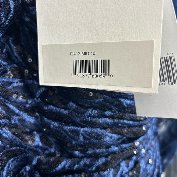 Mac Duggal 12412 NWT LONG SLEEVE RUCHED SEQUINED V-NECK GOWN - Picture 11 of 12